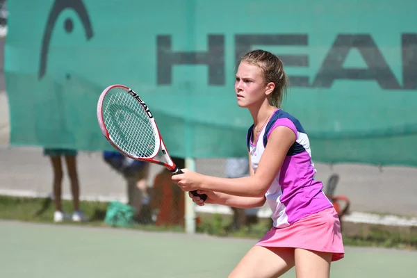 Orenburg Rússia Agosto 2017 Ano Menina Jogando Tênis Nos Prêmios — Fotografia de Stock