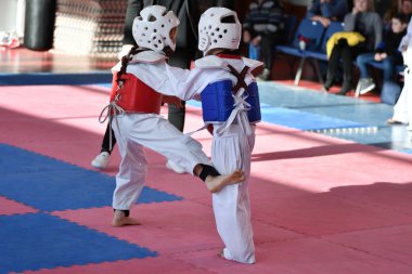 Orenburg, Rusya - 27 Ocak 2018: Çocuklar Olimpiyat Rezerv Okulu 'ndaki tekvandoda yarışıyorlar. 6.