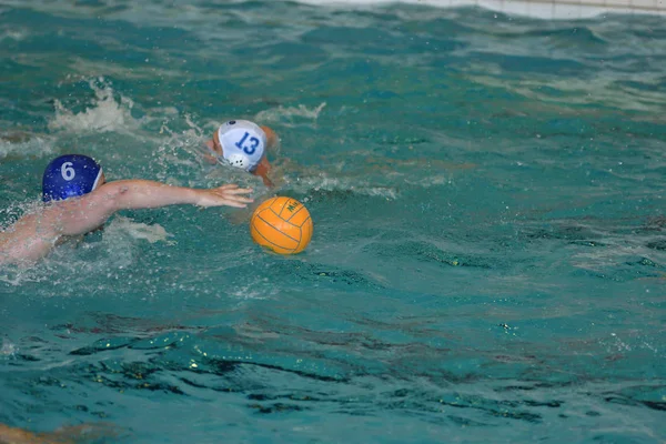 Orenburg, Rusya Federasyonu - ebilmek 4, 2017 yıl: çocuklar su topu şehir su topu turnuvasında oynamak