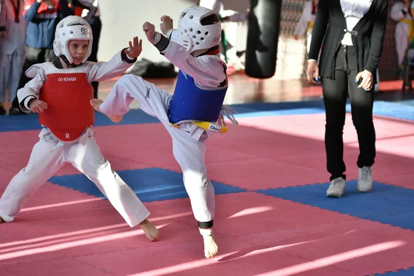 Orenburg Rosja Stycznia 2018 Roku Dzieci Rywalizują Taekwondo Mistrzostwach Szkoły — Zdjęcie stockowe