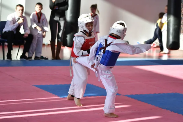 Orenburg Rosja Stycznia 2018 Roku Dzieci Rywalizują Taekwondo Mistrzostwach Szkoły — Zdjęcie stockowe