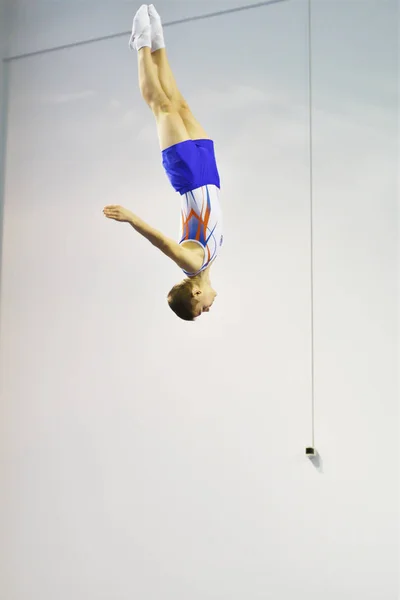 Orenburg Rusland December 2016 Jongens Concurreren Het Springen Trampoline Wedstrijden — Stockfoto