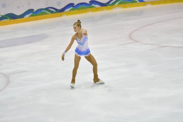 Orenburg Rusia Marzo 2018 Año Las Niñas Compiten Patinaje Artístico — Foto de Stock