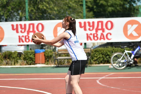 Orenburg Rússia Julho 2017 Ano Meninas Jogam Basquete Rua Segunda — Fotografia de Stock