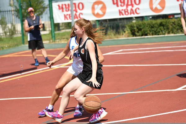 Orenburg Rússia Julho 2017 Ano Meninas Jogam Basquete Rua Segunda — Fotografia de Stock