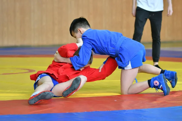 Orenburg, Rusko - 23 února 2019: Chlapci soutěží Sambo — Stock fotografie