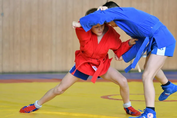 Orenburg, Rusya - 23 Şubat 2019: Çocuklar yarışmalar Sambo