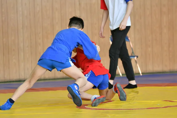 Orenburg, Federacja Rosyjska - 23 lutego 2019: Chłopców zawody Sambo — Zdjęcie stockowe