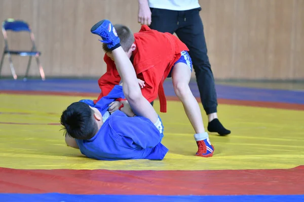 Orenburg, Russia - February 23, 2019: Boys competitions Sambo — Stock Photo, Image