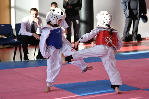 Orenburg, Oroszország - január 27, 2018 év: a gyerekek versenyzett Taekwondo — Stock Fotó