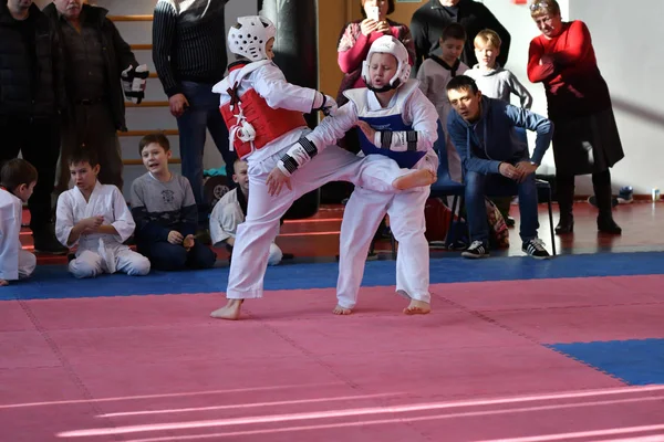 Orenburg, Rosja - lat 27 stycznia 2018: dzieci konkurować w Taekwondo — Zdjęcie stockowe