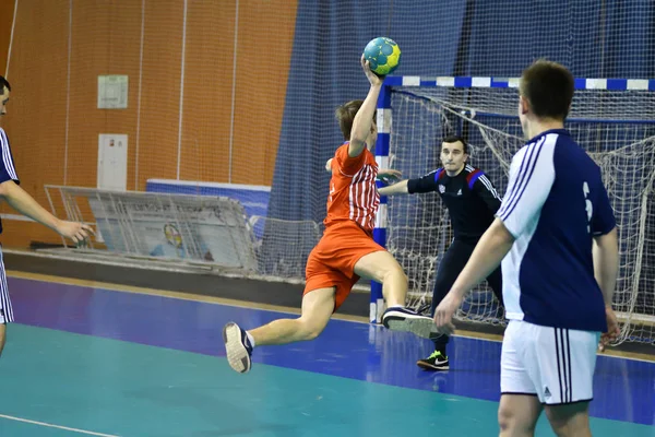 Orenburg, Rússia - 11-13 Fevereiro 2018 ano: meninos jogar no handebol — Fotografia de Stock