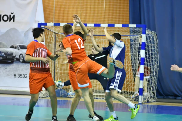 Orenburg, Rússia - 11-13 Fevereiro 2018 ano: meninos jogar no handebol — Fotografia de Stock