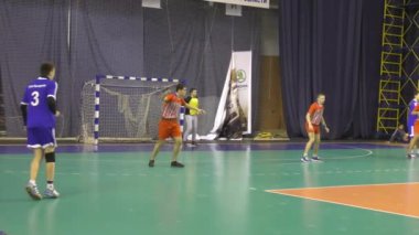 Orenburg, Rusya - 12 Şubat 2018: Orenburg 'un ilk valisi Ivan Ivanovich Neplueva anısına erkekler hentbol uluslararası hentbol turnuvasında oynuyor
