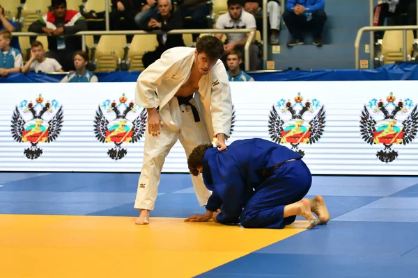 Orenburg, Federacja Rosyjska - 12-13 maja roku 2018: chłopcy konkurować w Judo — Zdjęcie stockowe