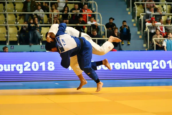 Orenburg, Russia - 12-13 maggio 2018: I ragazzi gareggiano nel Judo — Foto Stock