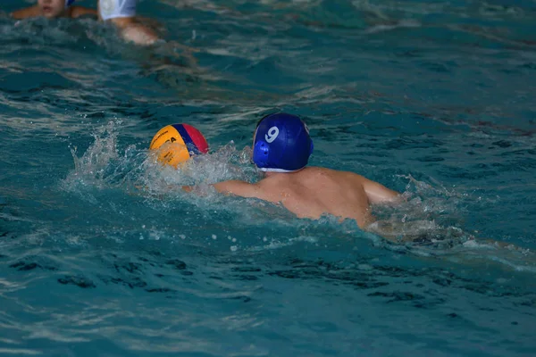 Orenburg, Russia - May 4, 2017 years: the boys play in water polo — Stock Photo, Image