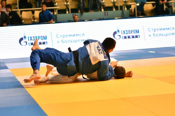 Orenburg, Rusland - mei 12-13 jaar 2018: jongens concurreren in Judo — Stockfoto