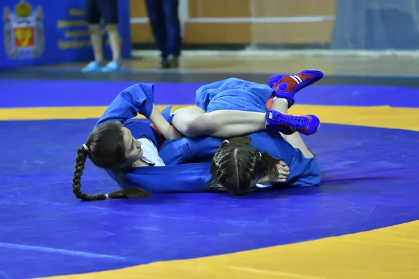 Orenburg, Rusya - 16 Şubat 2019: kızlar yarışmalar Sambo — Stok fotoğraf