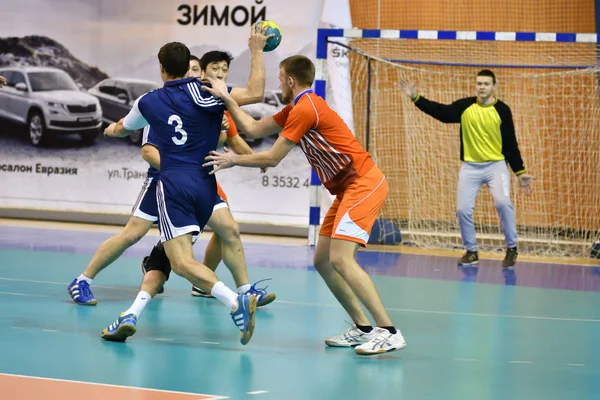 Orenburg, Russie - 11-13 février 2018 année : les garçons jouent au handball — Photo