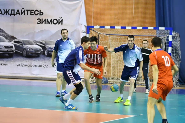 Orenburg, Rusia - 11-13 Febrero 2018 año: niños juegan en balonmano —  Fotos de Stock