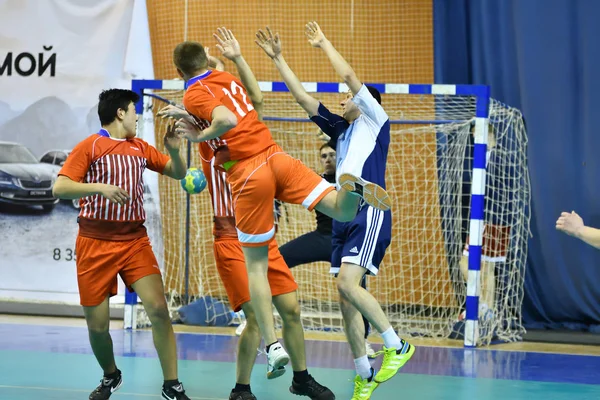 Orenburg, Rússia - 11-13 Fevereiro 2018 ano: meninos jogar no handebol — Fotografia de Stock