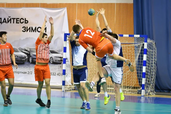 Orenburg, Rússia - 11-13 Fevereiro 2018 ano: meninos jogar no handebol — Fotografia de Stock