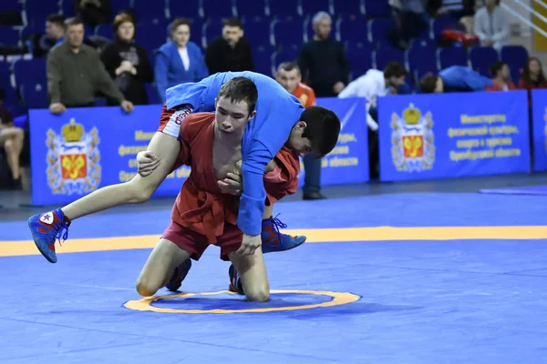 Orenburg, Rússia - 16 de fevereiro de 2019: Competições de meninos Sambo — Fotografia de Stock