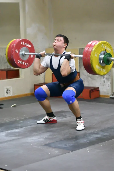 Orenburg, Russia, December 17, 2017 years: the boys compete in weightlifting — Stock Photo, Image