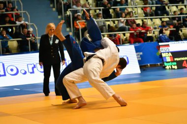 Orenburg, Rusya Federasyonu - Mayıs 12-13 yıl 2018: Boys rekabet Judo