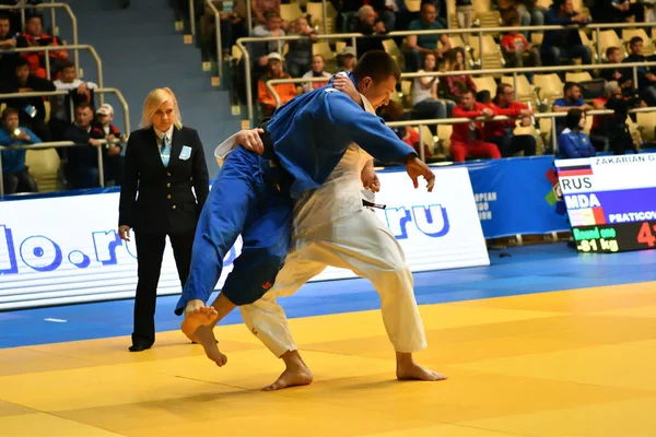 Orenburg, Russia - 12-13 maggio 2018: I ragazzi gareggiano nel Judo — Foto Stock