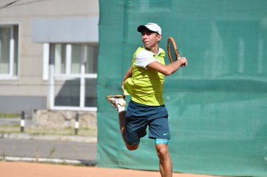 Orenburg, Rusya Federasyonu - 15 Ağustos 2017 yıl: Tenis oynayan çocuklar