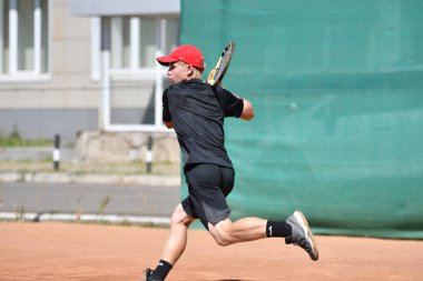 Orenburg, Rusya Federasyonu - 15 Ağustos 2017 yıl: Tenis oynayan çocuklar