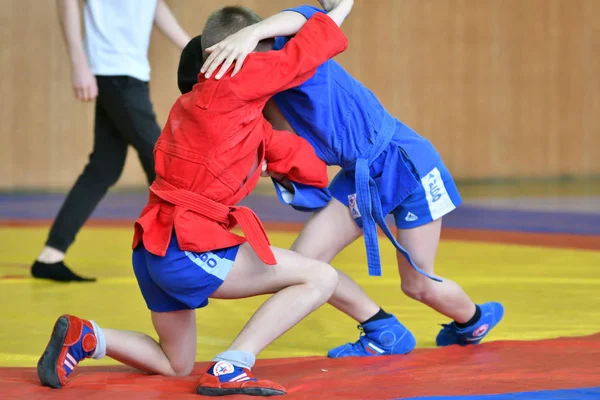 Orenburg, Rusya - 23 Şubat 2019: Çocuklar yarışmalar Sambo — Stok fotoğraf