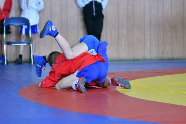 Orenburg, Rússia - 23 de fevereiro de 2019: Competições de meninos Sambo — Fotografia de Stock