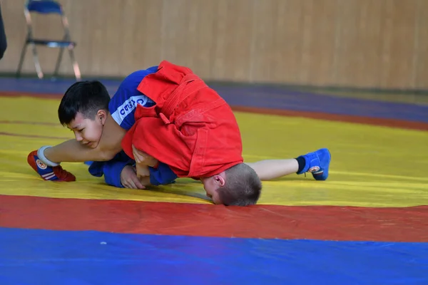 Orenburg, Rusia - 23 de febrero de 2019: Concursos para niños Sambo — Foto de Stock