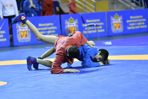 Orenburg, Rússia - 16 de fevereiro de 2019: Competições de meninos Sambo — Fotografia de Stock