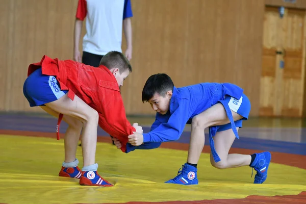 Orenburg, Rússia - 23 de fevereiro de 2019: Competições de meninos Sambo — Fotografia de Stock