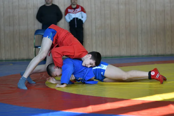 Orenburg, Rusland - 23 februari 2019: Jongens wedstrijden Sambo — Stockfoto