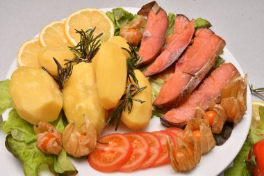 Chinook somon (Lat. Oncorhynchus tshawytscha) füme