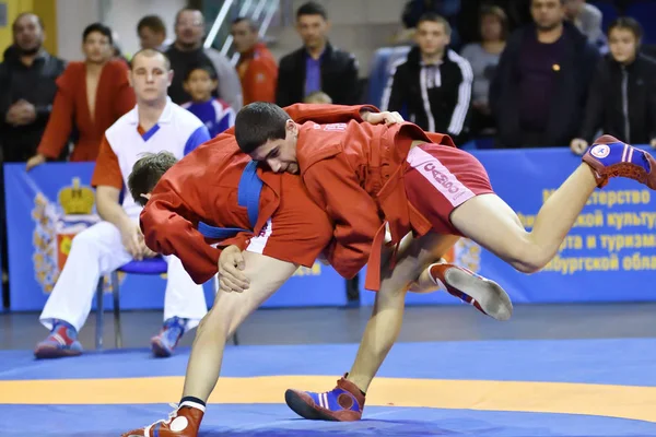 Orenburg, Rússia - 16 de fevereiro de 2019: Competições de meninos Sambo — Fotografia de Stock