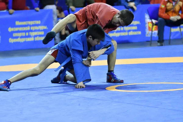 Orenburg, Rússia - 16 de fevereiro de 2019: Competições de meninos Sambo — Fotografia de Stock