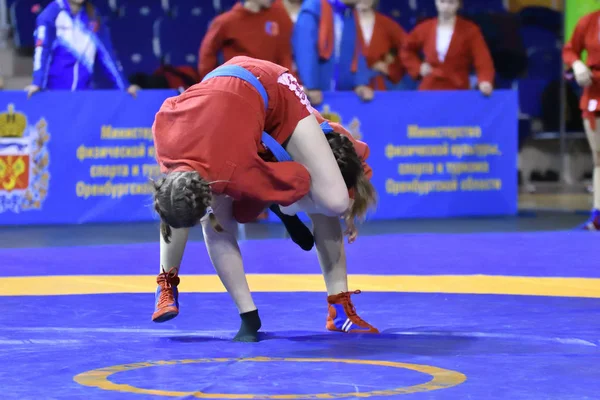 Orenburg, Russie - 16 février 2019 : compétitions filles Sambo — Photo