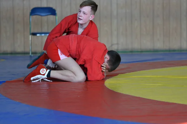 Orenburg, Rússia - 23 de fevereiro de 2019: Competições de meninos Sambo — Fotografia de Stock