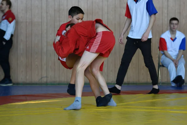 Orenburg, Rusya - 23 Şubat 2019: Çocuklar yarışmalar Sambo — Stok fotoğraf