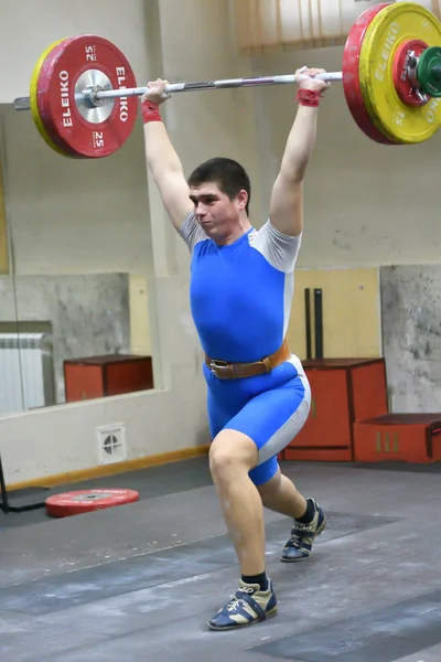 Orenburg, Russia, December 17, 2017 years: the boys compete in weightlifting — Stock Photo, Image