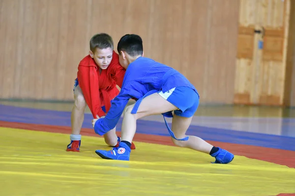 Orenburg, Federacja Rosyjska - 23 lutego 2019: Chłopców zawody Sambo — Zdjęcie stockowe