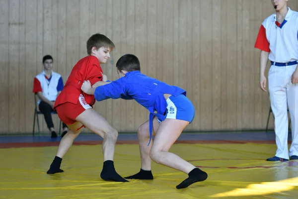 Orenburg, Federacja Rosyjska - 23 lutego 2019: Chłopców zawody Sambo — Zdjęcie stockowe