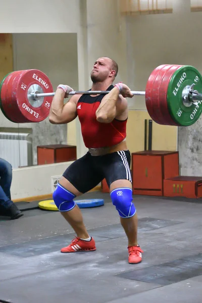 Orenburg, Russia, December 17, 2017 years: the boys compete in weightlifting — Stock Photo, Image