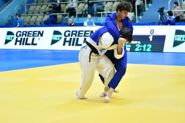 Orenburg, Russie - 12-13 mai 2018 : Des garçons concourent au judo — Photo